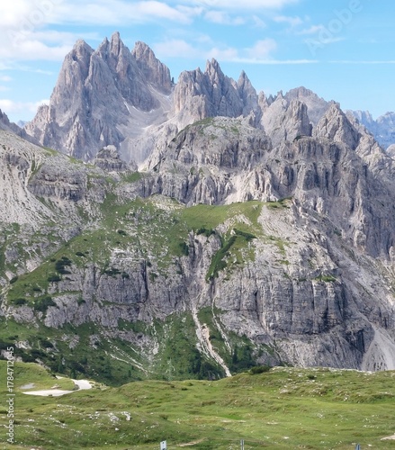 Dolomity. Pasmo górskie w Alpach we Włoszech. Krajobraz