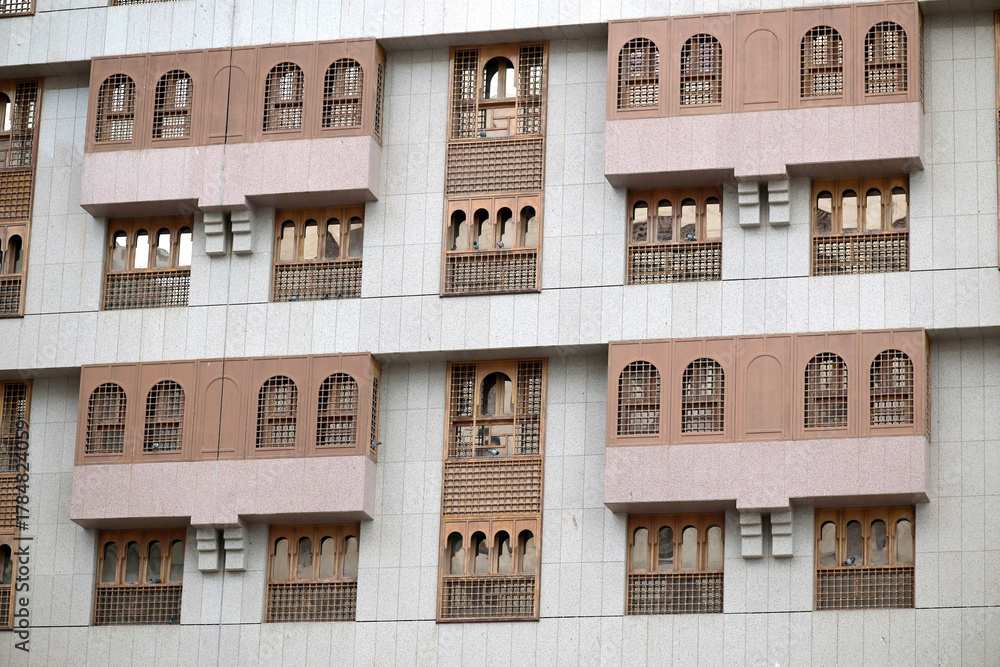 Obraz premium Intricate windows adorn building in Middle East
