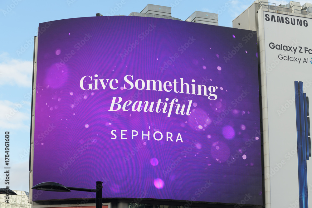Naklejka premium digital billboard at Sankofa Square for Sephora 