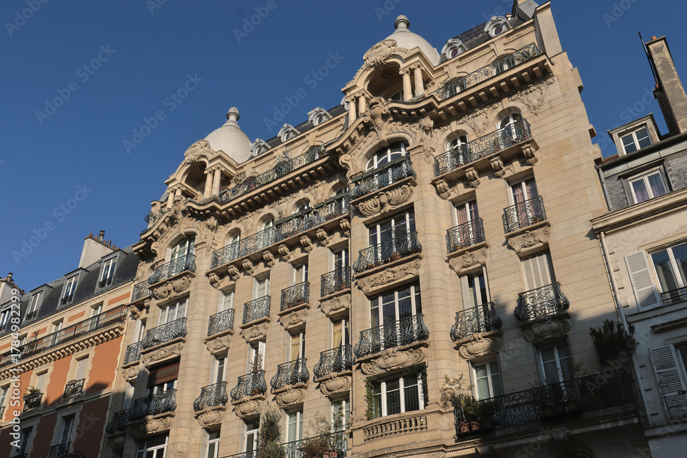 Fototapeta premium Paris 10 - Immeuble Haussmannien
