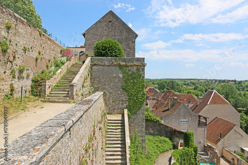 Fototapeta Naklejka Na Ścianę i Meble -  City walls of  Pesmes in France