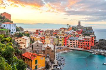 Papier peint photo Ligurie Vernazza vue sur la côte ligure  © Kovacs