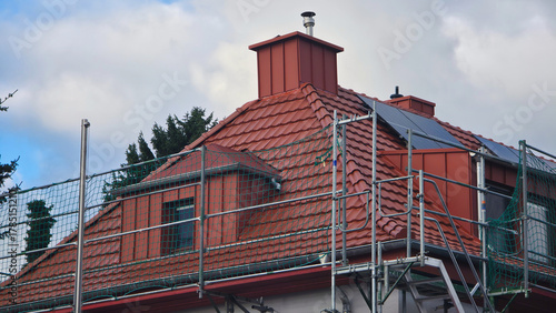 Dachsanierung - Neues Dach mit Gaube und PV-Anlage