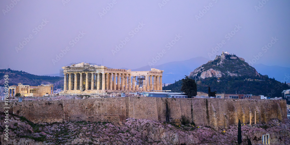 Fototapeta premium Widok na Akropol, wieczorem ze Wzgórza Pnyx Hill 