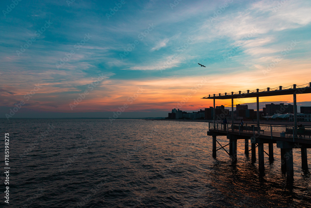 Fototapeta premium Sunset at the pier