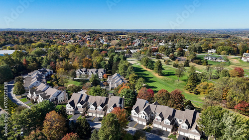 Quadro su tela Residential communities near a golf course in the colorful fall in West Chester,