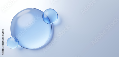 シルバー背景に水色の透明な球体。コピースペース。3D（横長）