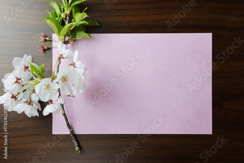 桜の花とメッセージカード