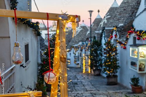 Decorazioni Natalizie Scintillanti ad Alberobello, Borgo Storico UNESCO - Puglia, Valle D'Itria, Bari. Italy