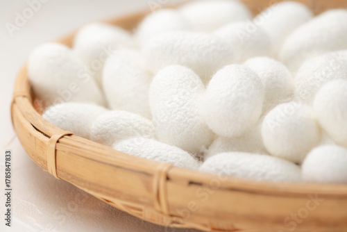 Photos 竹の笊にたくさんの繭玉