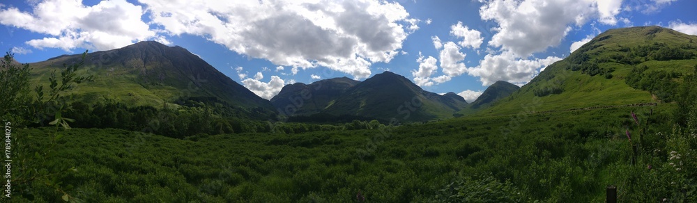 Fototapeta premium panoramic view of the mountains