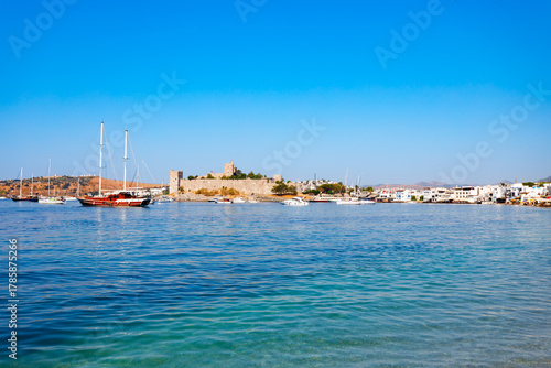 Fototapeta Naklejka Na Ścianę i Meble -  The Bodrum Castle and beach in Bodrum city in Turkey
