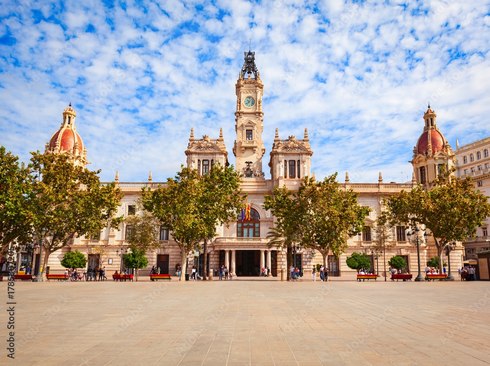 Obraz premium Valencia City Hall at the Plaza del Ajuntament
