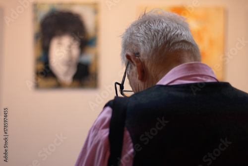 O Olhar da Experiência: A Arte Vista com Sabedoria