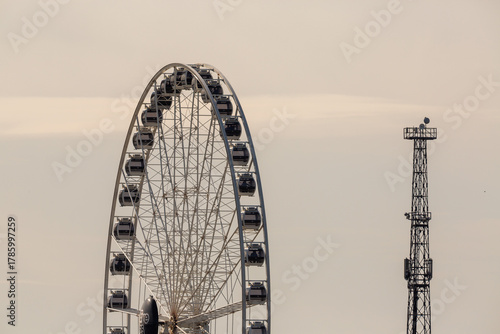 Riesenrad von Warnemünde im Abendlicht