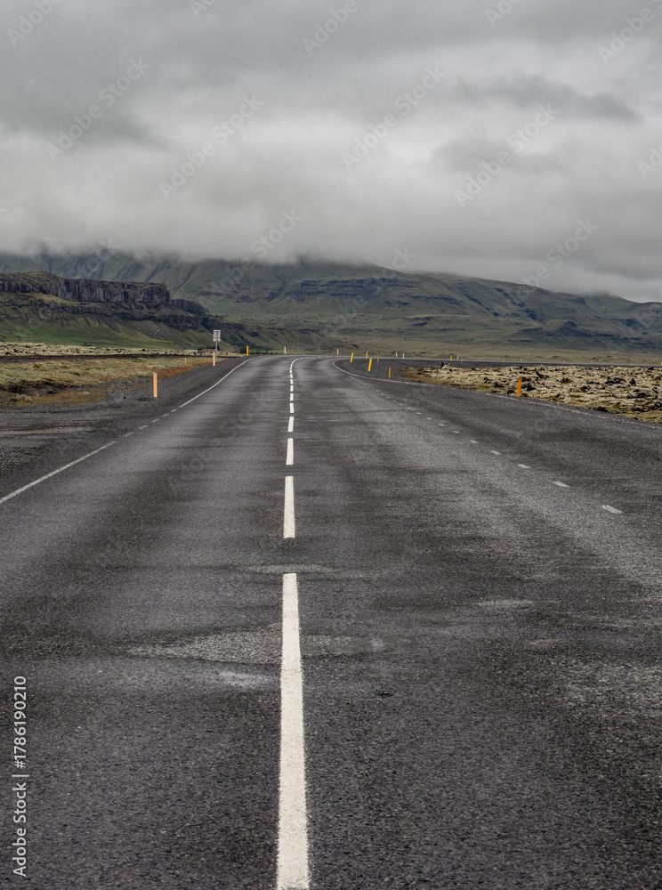 Fototapeta premium Highway in landscapes of Iceland