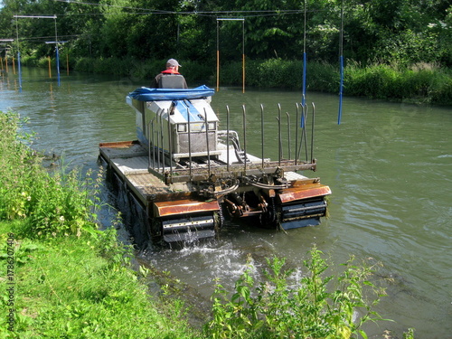 Boot zur Reinigung von Gewässern