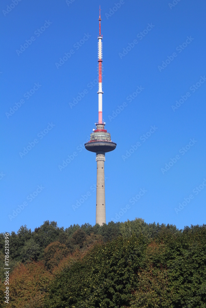 Fototapeta premium Fernsehturm in Vilnius, Litauen