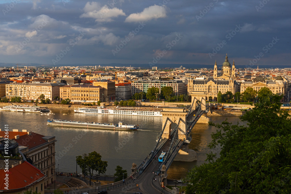 Obraz premium Top view of the historical center of Budapest with the Danube river and Szechenyi Chain Bridge in Budapest, Hungary