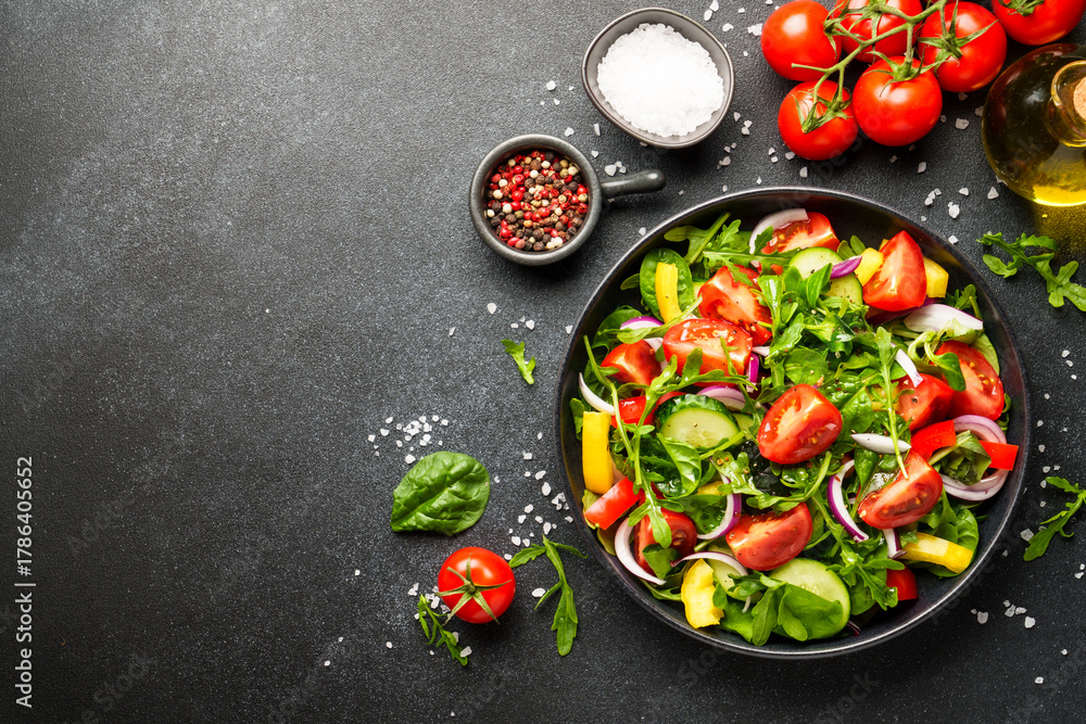 Naklejka premium Fresh salad with leaves and vegetables.
