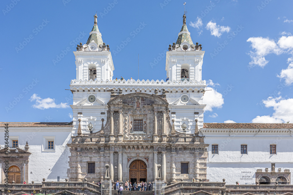 Fototapeta premium Quito, Ecuador - October 7, 2025: The Church and Convent of San Francisco is one of the most emblematic, ancient and extensive temples in the Historic Center of Quito.