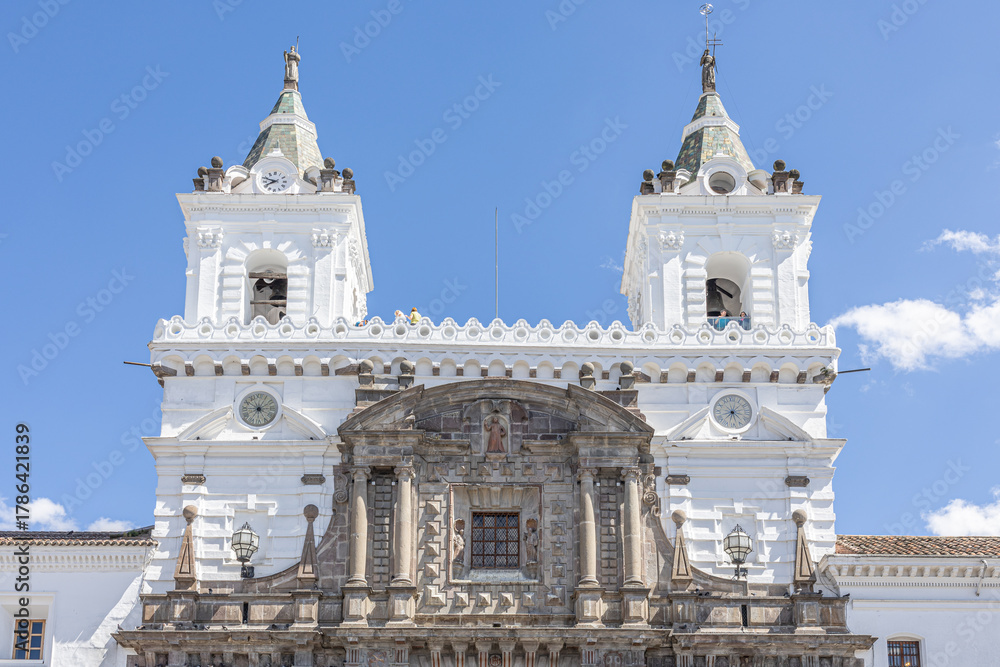 Obraz premium Quito, Ecuador - October 7, 2025: The Church and Convent of San Francisco is one of the most emblematic, ancient and extensive temples in the Historic Center of Quito.