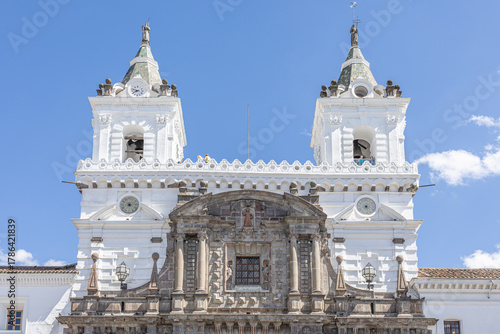 Photos Quito, Ecuador - October 7, 2025: The Church and Convent of San Francisco is one of the most emblematic, ancient and extensive temples in the Historic Center of Quito