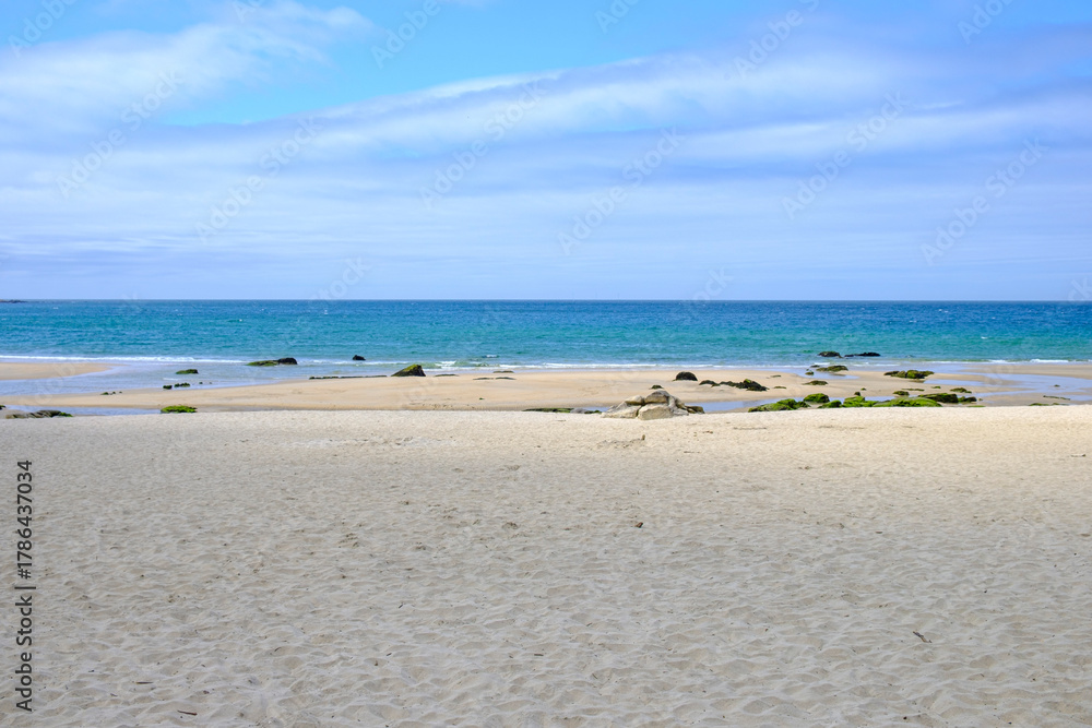 Fototapeta premium A beautiful and serene beach landscape with white sand, Idyllic Paradise