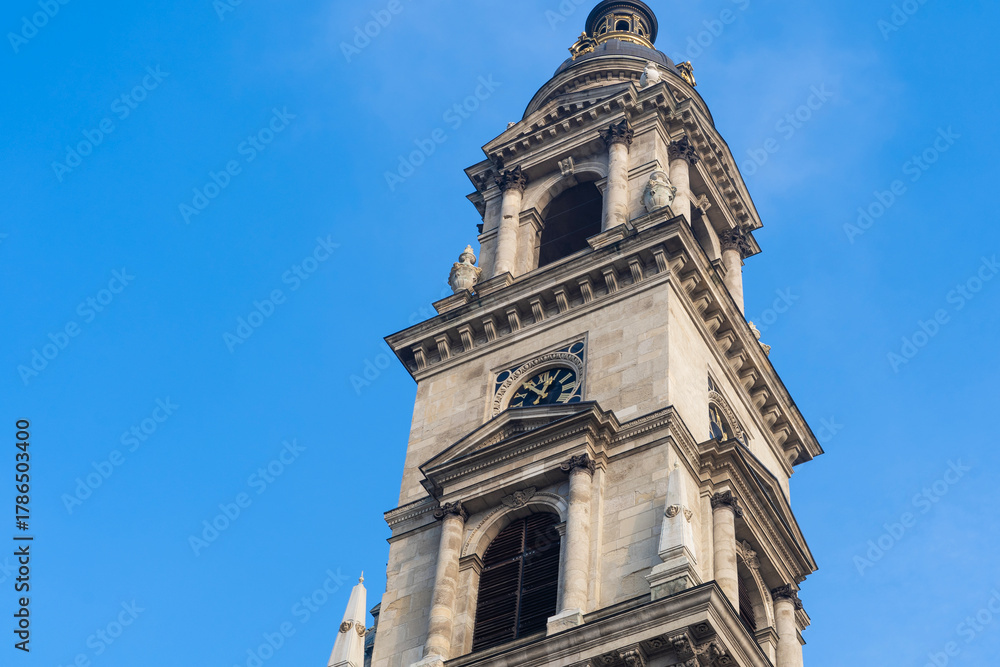 Obraz premium The towers of St. Stephen's Basilica in Budapest in winter sunshine