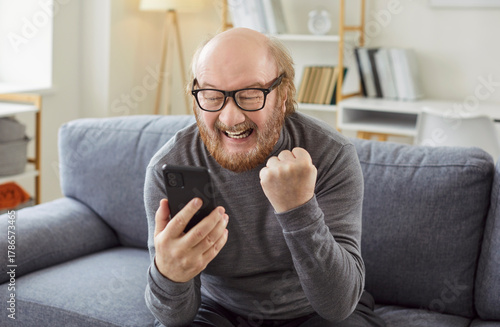 Photos Win money online
