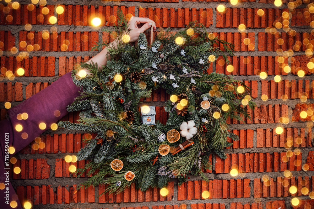 Naklejka premium Christmas wreath prepared for celebration.