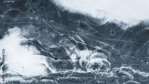 Foot traces on the ice of m...