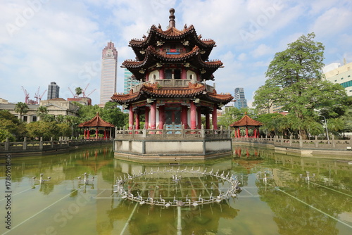 二二八和平公園の池と東屋