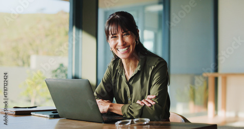 Cuadro en lienzo Portrait, laptop and happy business woman in office as hr manager, talent acquisition and about us