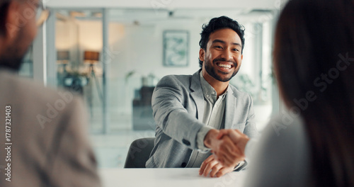Foto Business, man and handshake with people in meeting for negotiation, deal and legal settlement