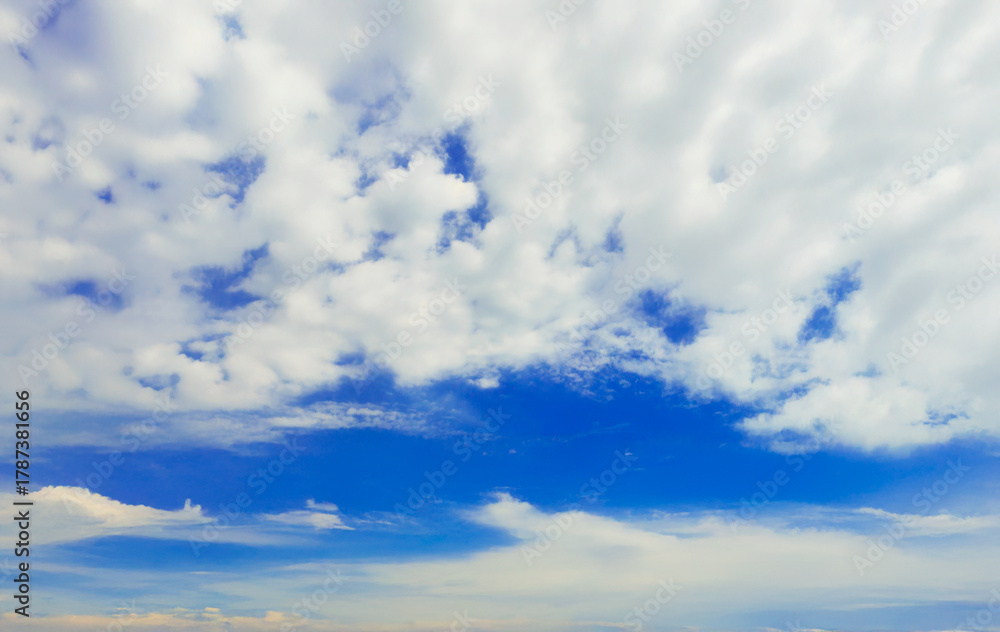 Naklejka premium Background morning blue sky beautiful.