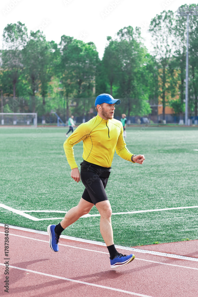 Obraz premium Athlete training and running on stadium