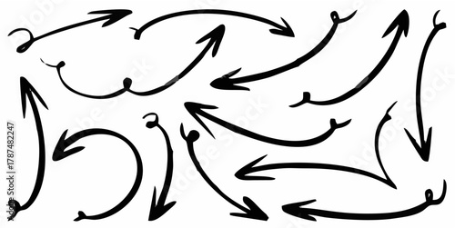 Set of hand drawn arrows dood...