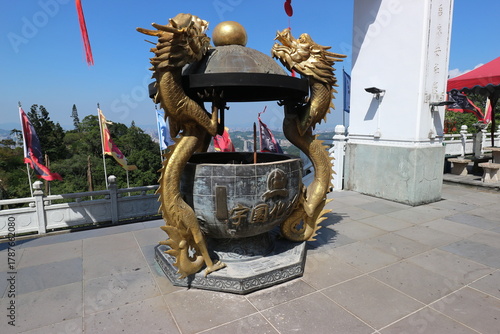 台湾　寺院の香炉