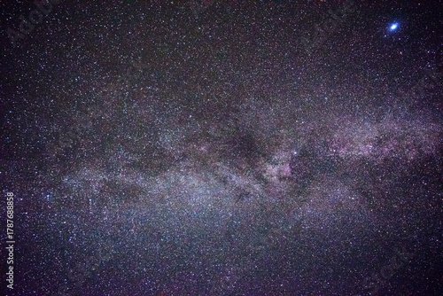 Fotografie galactic nightscape imagery, celestial vista with dust lanes, astronomical scene