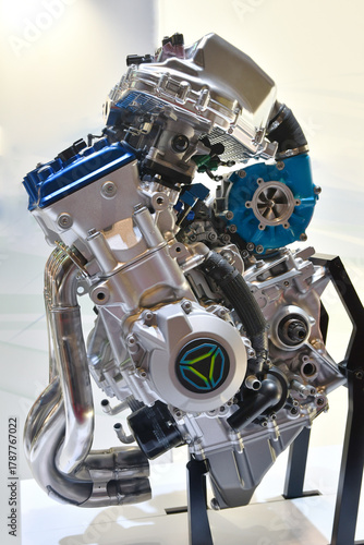 モーターサイクルの水素エンジン