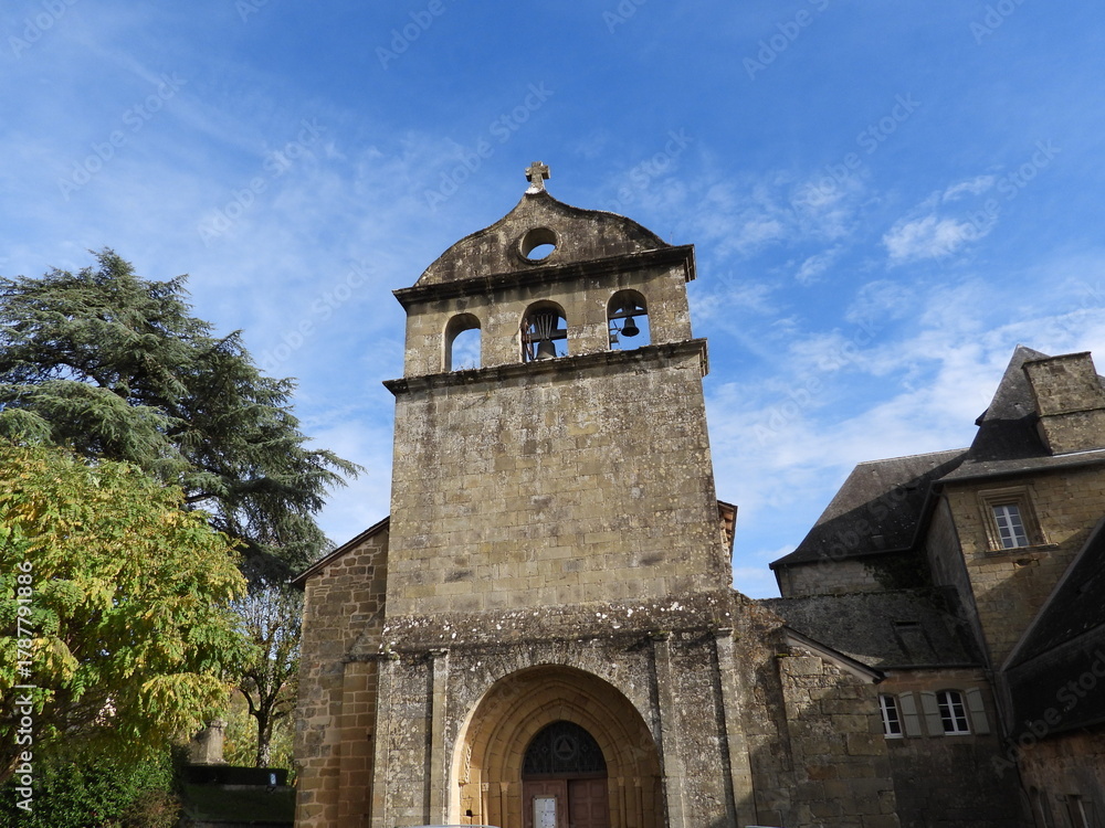 Fototapeta premium Clocher de l'église de Lissac sur Couze(Corrèze)