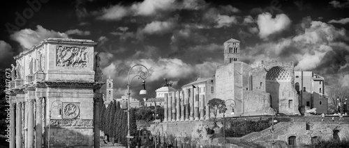 Quadro su tela Rome beautiful historical center (Black and White)