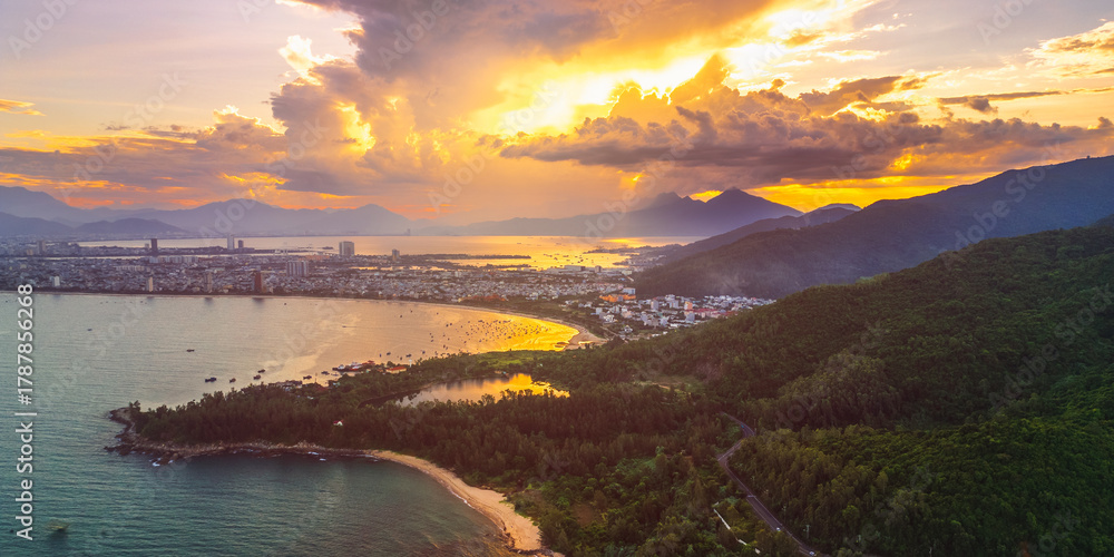 Obraz premium Aerial Panorama Of Da Nang Bay And City Skyline At Glowing Sunset Vietnam