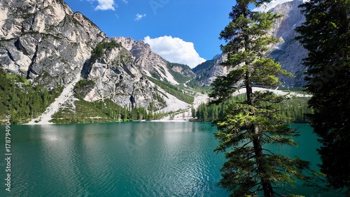 Cuadro en lienzo Lago di Braies (Dolomitas)