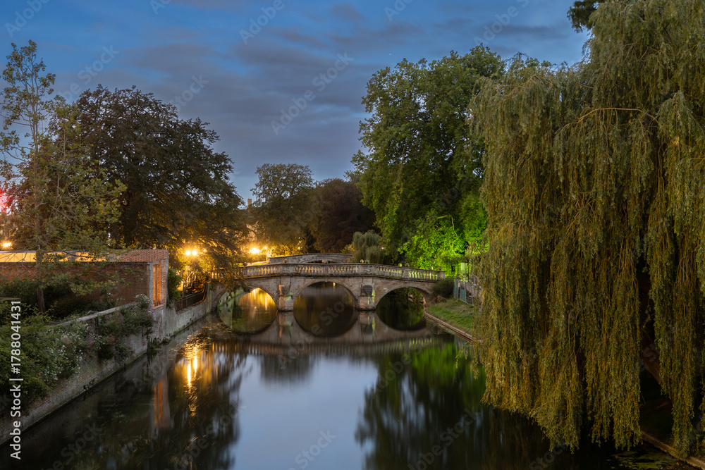 Obraz premium Cambridge Backs at sunset