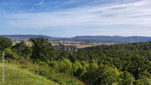 Panorama Stadtrand von Wien, Nord-West vom Berg der Burg Kreuzenstein