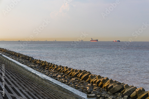 Canvas Print Shanghai Baoshan Riverside