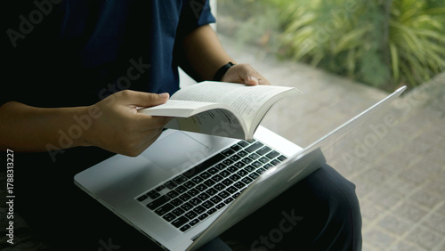 Reading and learning through writing, feeding the brain and relaxing with the simple life.