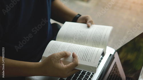 Reading and learning through writing, feeding the brain and relaxing with the simple life.